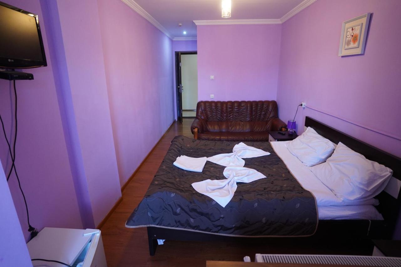 Imperator 1 Hotel คูทายสิ ภายนอก รูปภาพ
