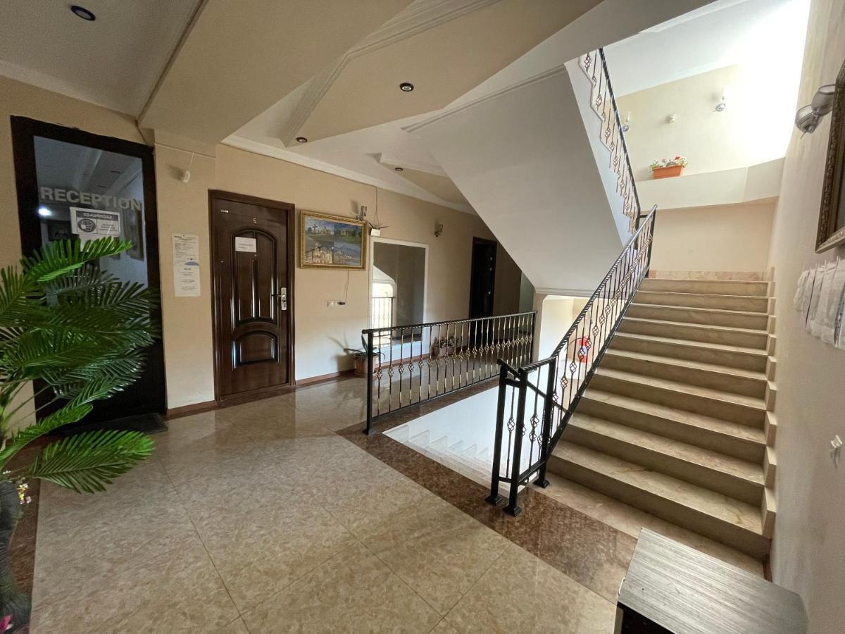 Imperator 1 Hotel คูทายสิ ภายนอก รูปภาพ
