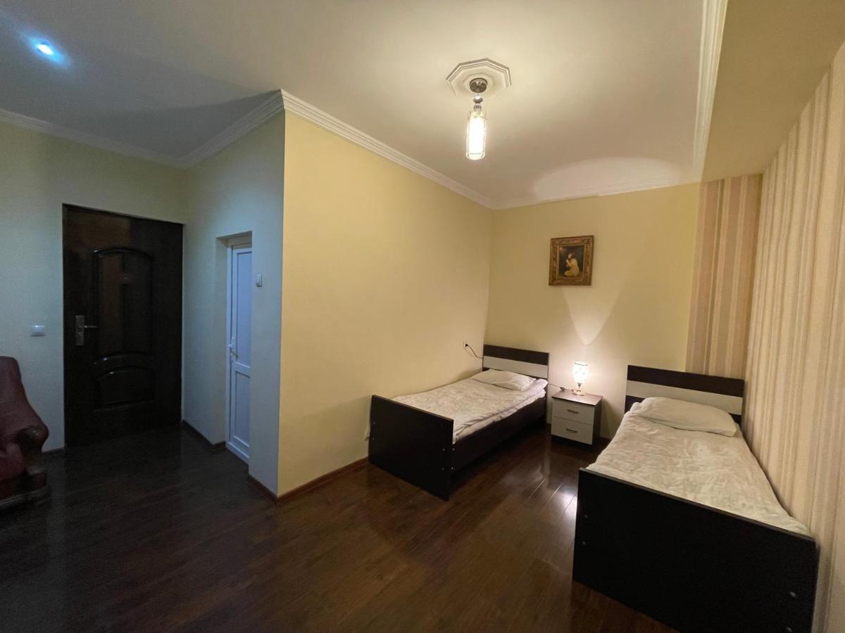 Imperator 1 Hotel คูทายสิ ภายนอก รูปภาพ